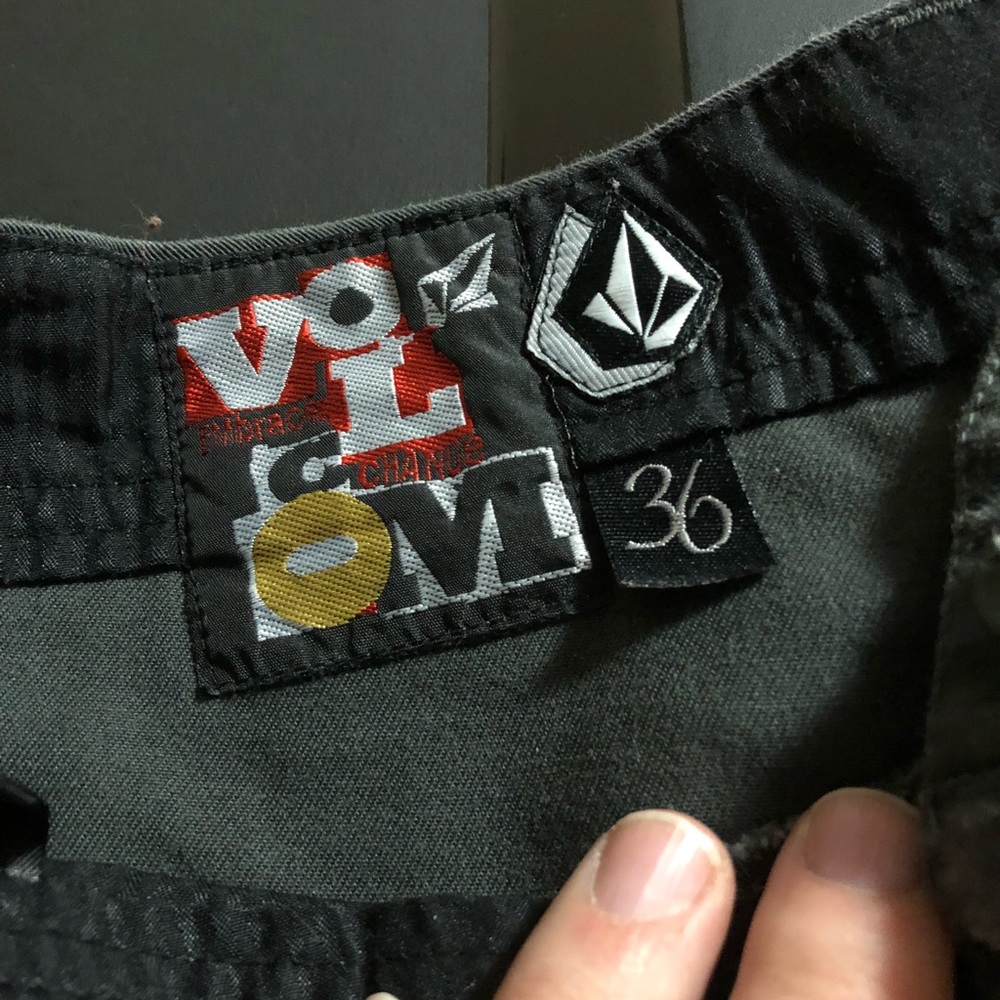 Volcom shorts - Picture 2 of 2